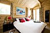 Double bedroom with ensuite bathroom (lower floor)