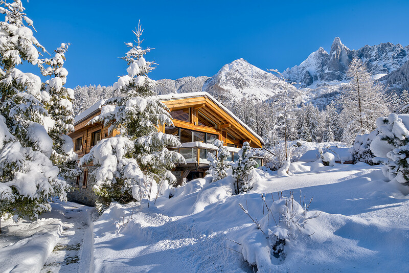 Chalet Black Stone with beautiful mountain backdrop|Emplacement tranquille avec un magnifique panorama montagneux